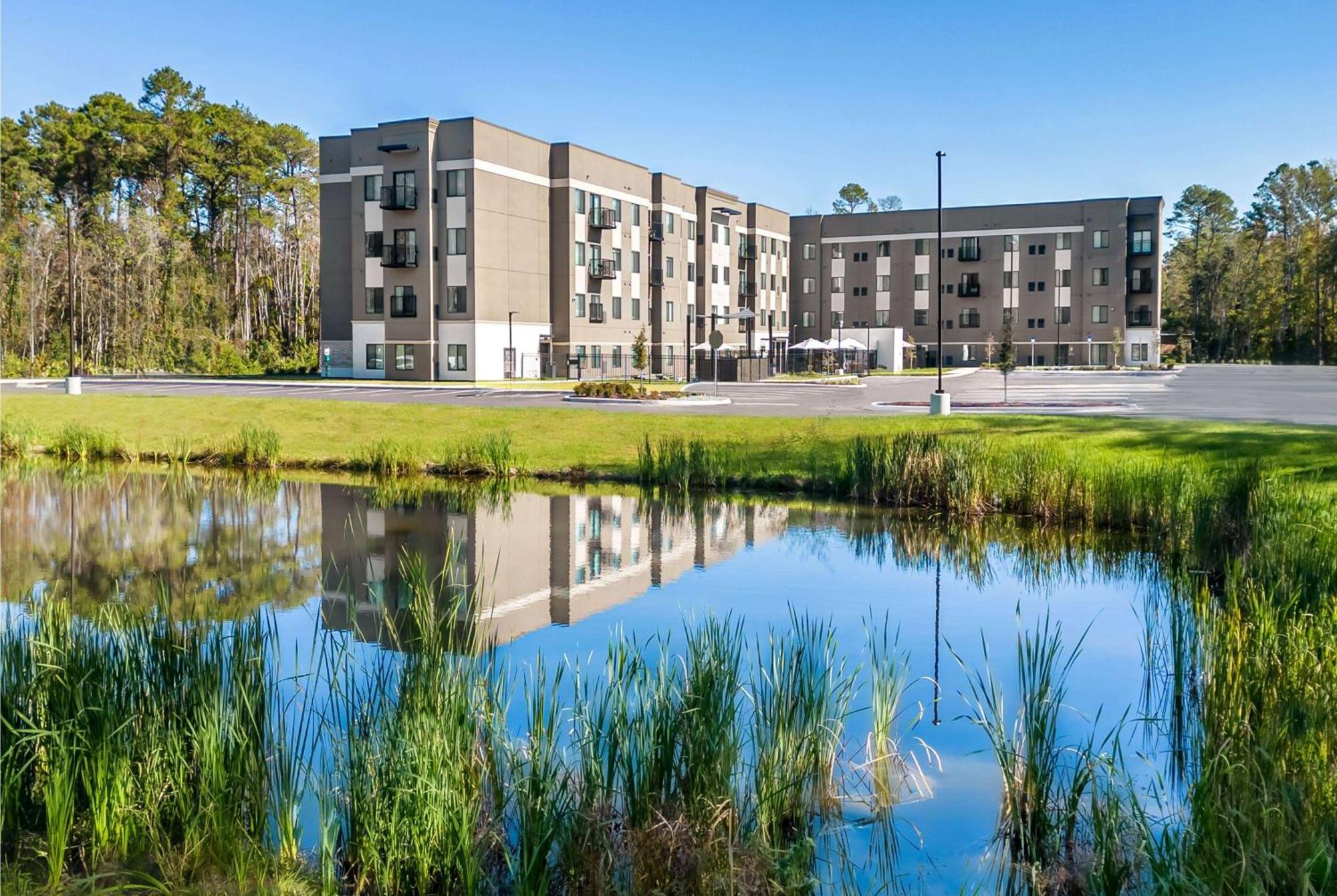 Waterwalk Extended Stay By Wyndham Jacksonville Deerwood Pk Exterior photo